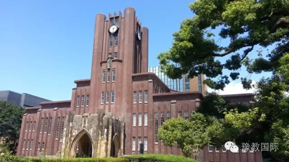 2017寒假日本深度文化交流营,是由日本演员黑木亲自策划、亲自带团的游学活动,以深度体验日本文化为主要目的,通过亲身走进普通老百姓真实生活,深入地和跟当地人交流,参加各种传统活动,制作并品尝特色饮食,把自己浸泡式地融入浓郁的日本文化中去。当然,还可以和黑木学地道纯正的日语,聆听黑木真二幽默风趣的“日本文化讲座”。 行程简介: 第一天 交通:搭乘国际航段班机飞往日本 住宿:日本酒店 第二天 日本文化体验 体验日本最大的市场,筑地市场——有好多美食,人又